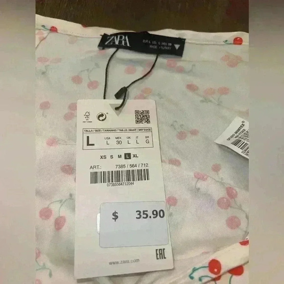 NWT Zara Cherry Mini Skirt 100% Viscose
Size Large - Picture 7 of 7